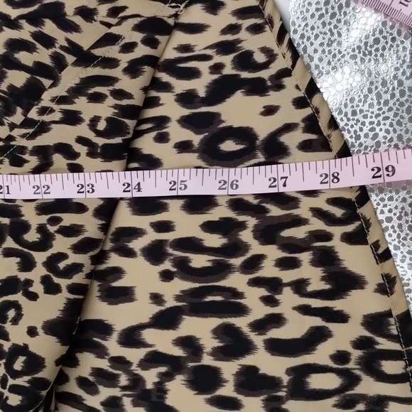 Mittoshop leopard print size medium rolled front long sleeve blouse - Picture 11 of 12